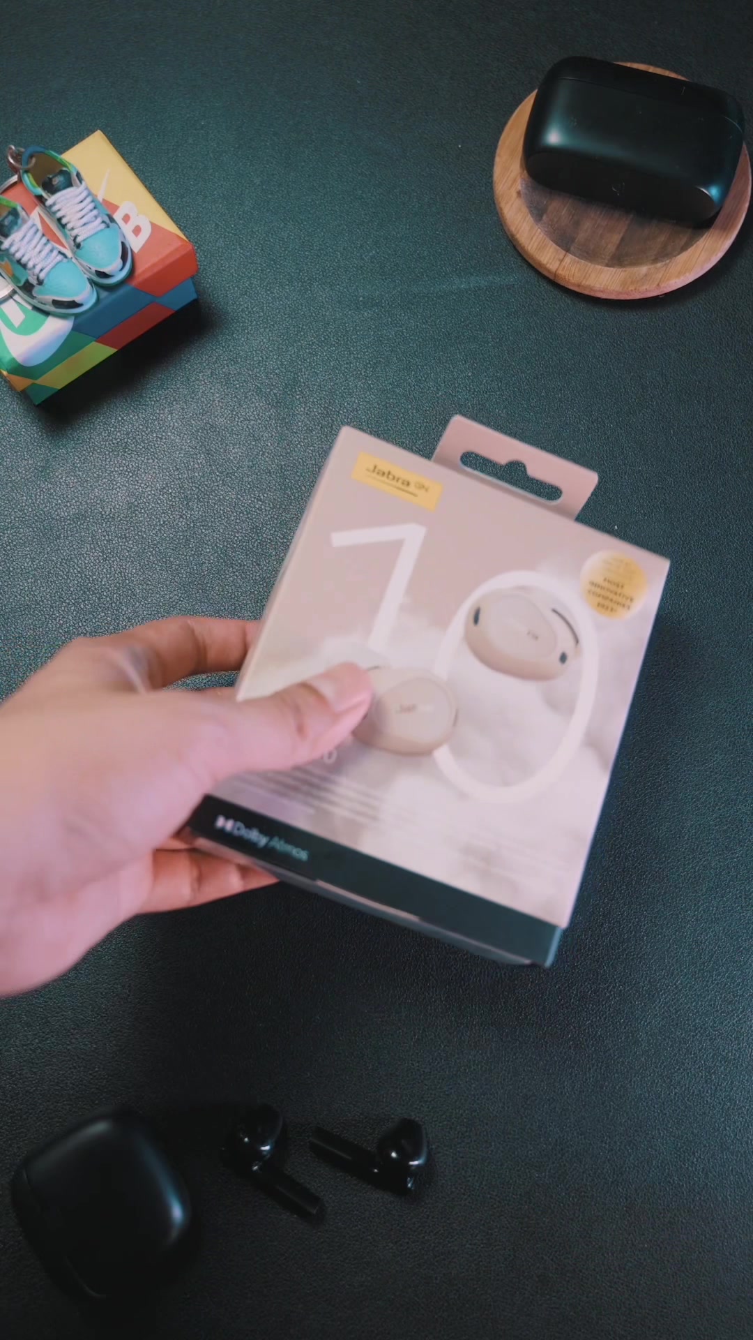 @girafabaya — The Jabra Elite 10 have one feature that makes it stand out ...
