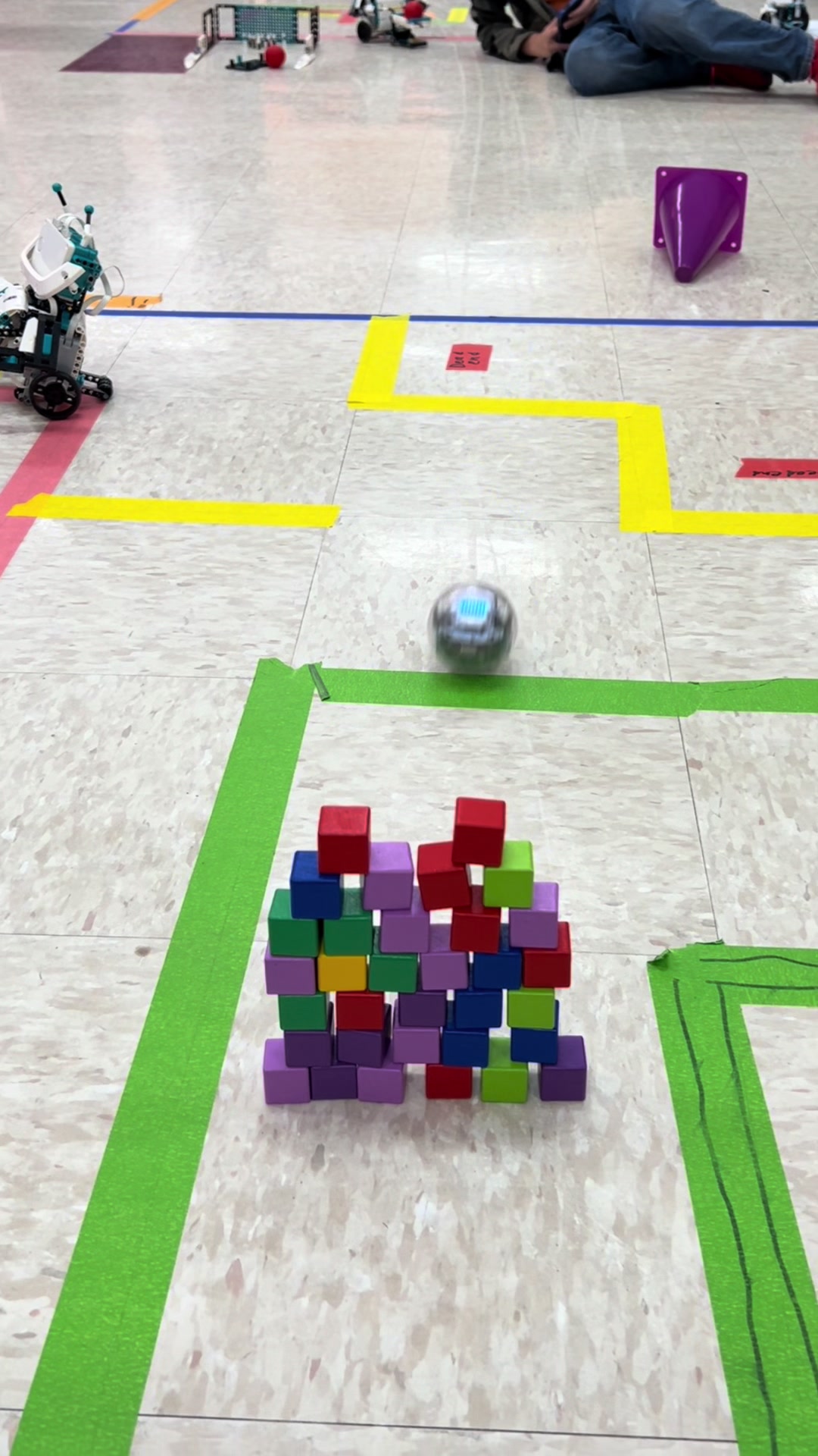 @betili.como.mama — Sphero Bolt: El Robot Juguete Innovador para Niños
