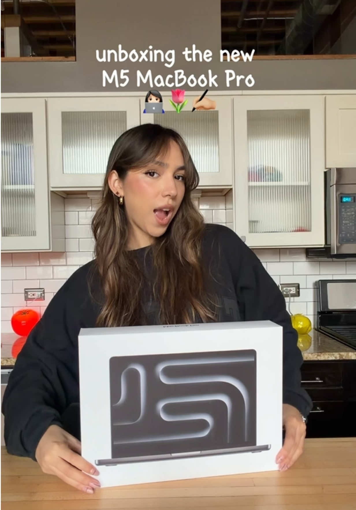 @thebeekid — Unboxing the New 14-Inch MacBook Pro with M5 Chip