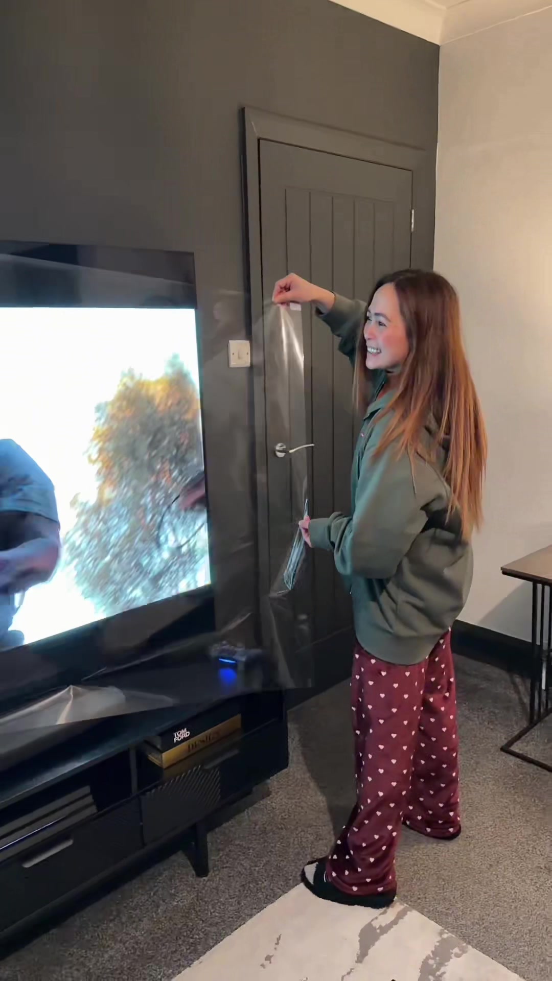@fmh.artworks — Unboxing Samsung OLED S90F 83-Inch TV