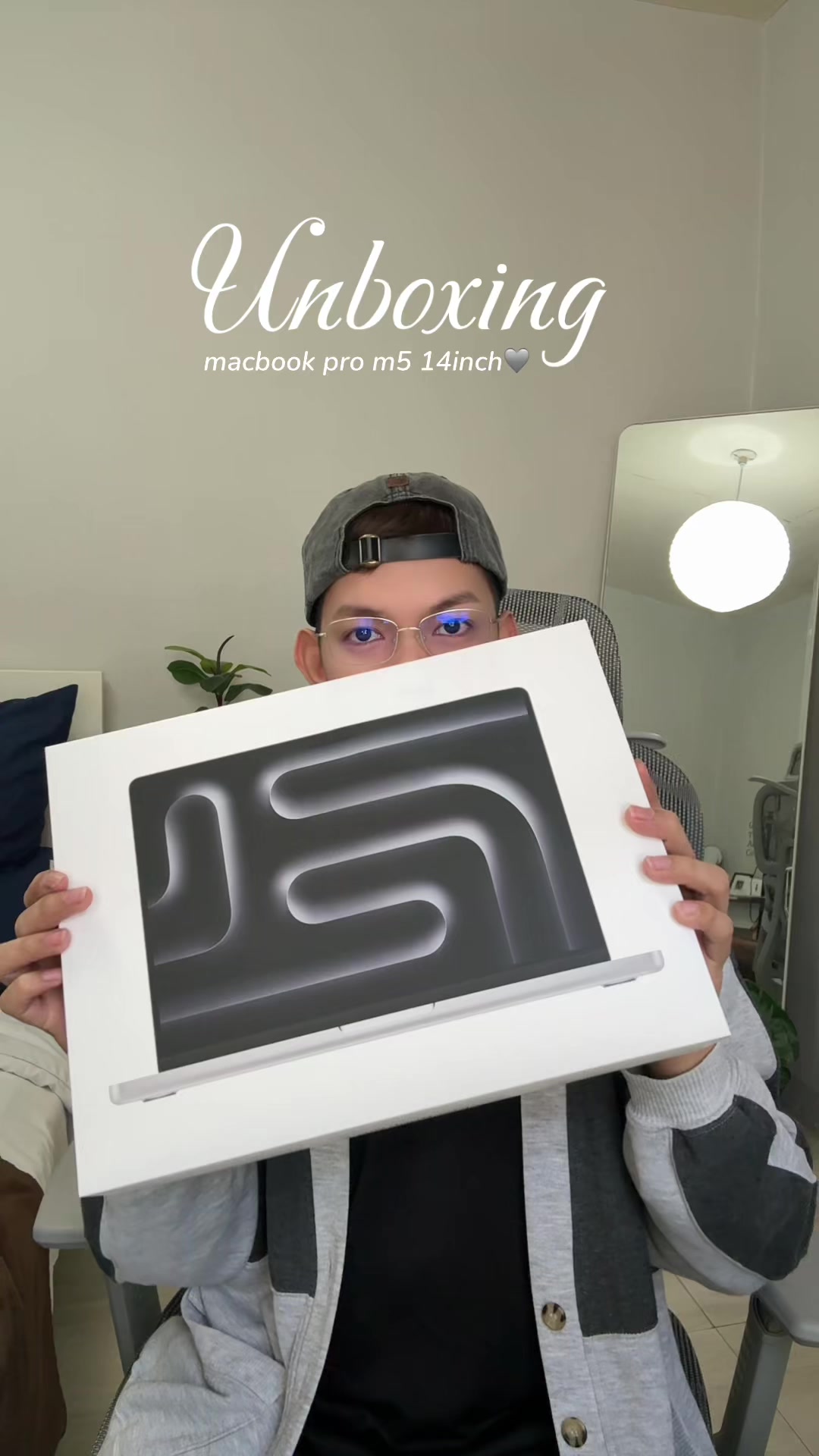 @keyienn — Unboxing Macbook Pro M5 14-inch: A Comprehensive Review