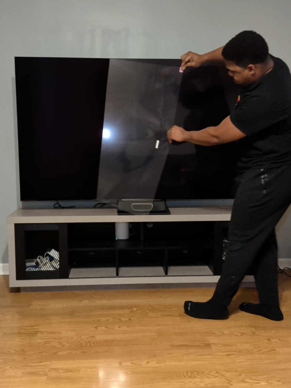 @bcduniverse — Samsung OLED S90F: New TV Alert & Reflection Test!