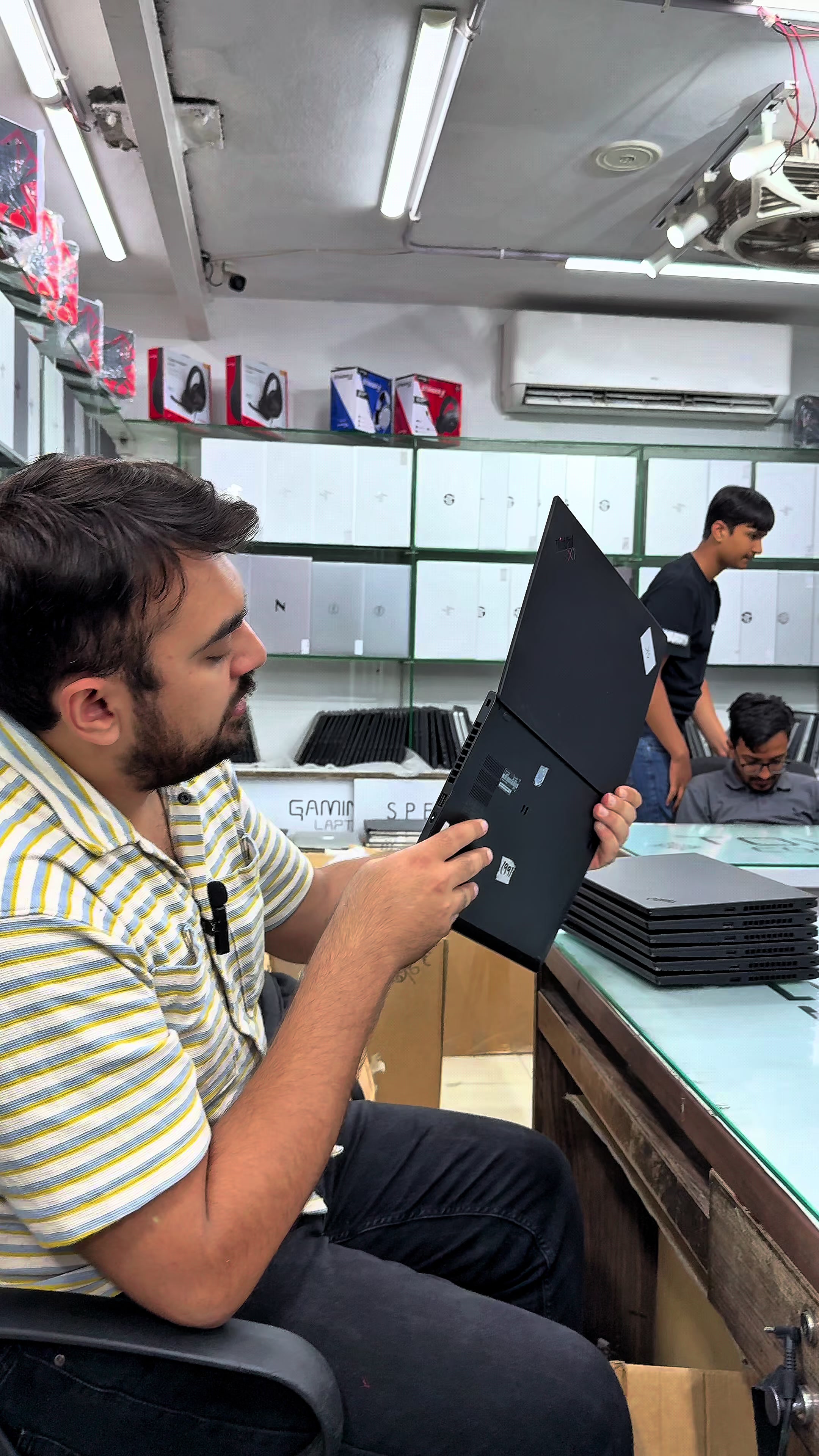 @shahrukhbutt2019 — Lenovo ThinkPad X1 Carbon – Ultra-Light Business Laptop