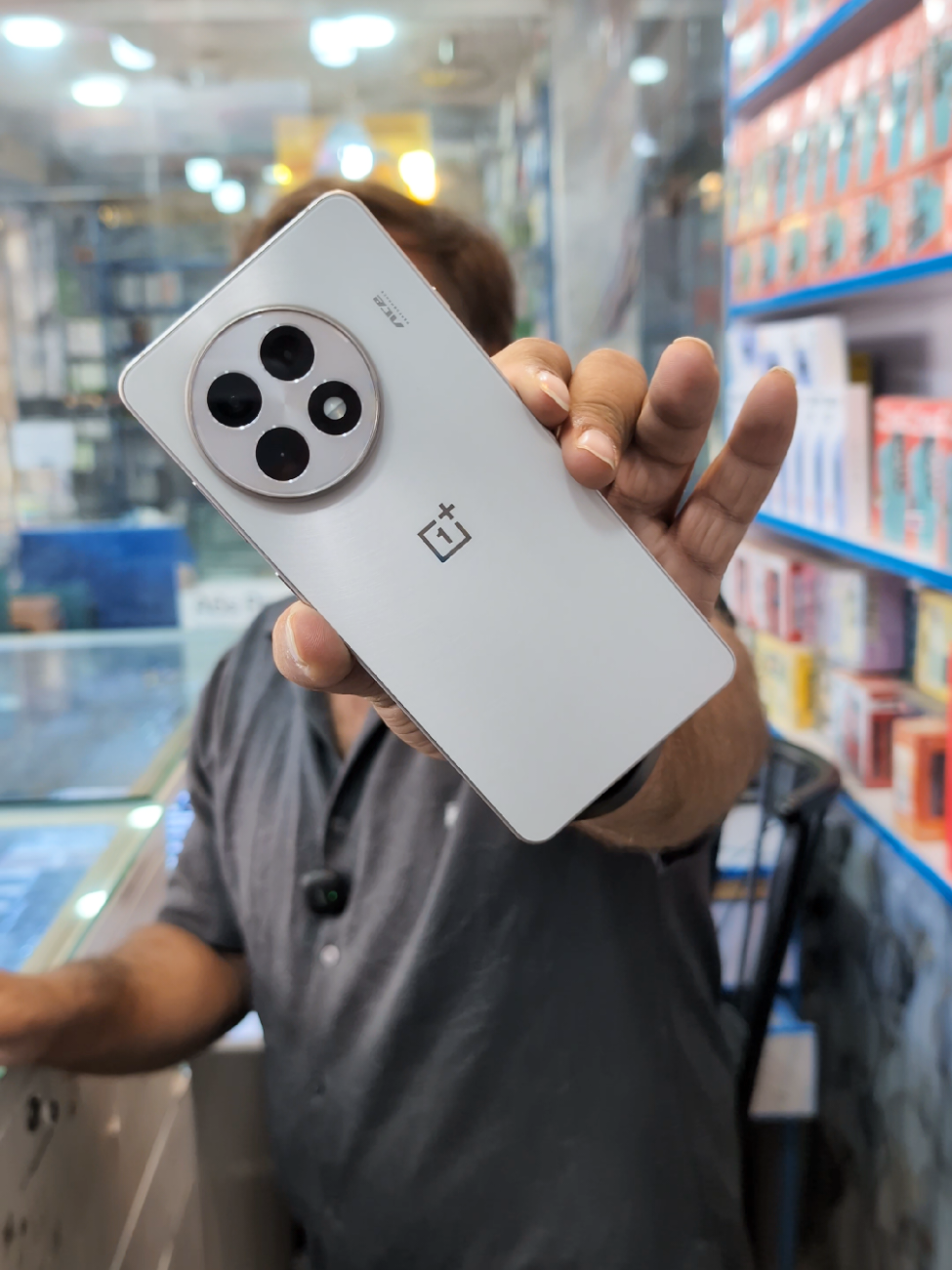 @lahorianmobile1 — OnePlus 13R Deal + PUBG and Camera Test