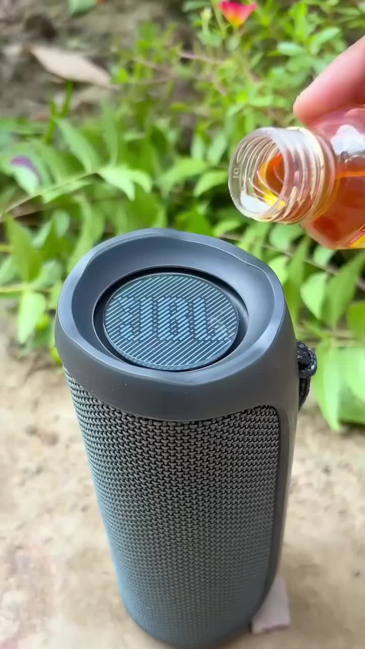 @jbl.speakers.world — JBL Flip 7 Bass Test with Honey: Satisfying Sound ASMR